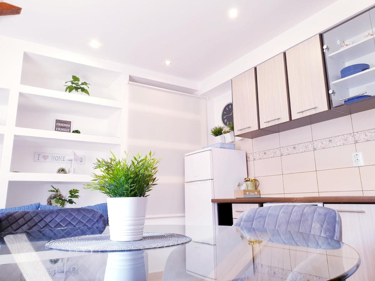Apartments Sandra In The Historical Center Of The City Supetar Exteriör bild