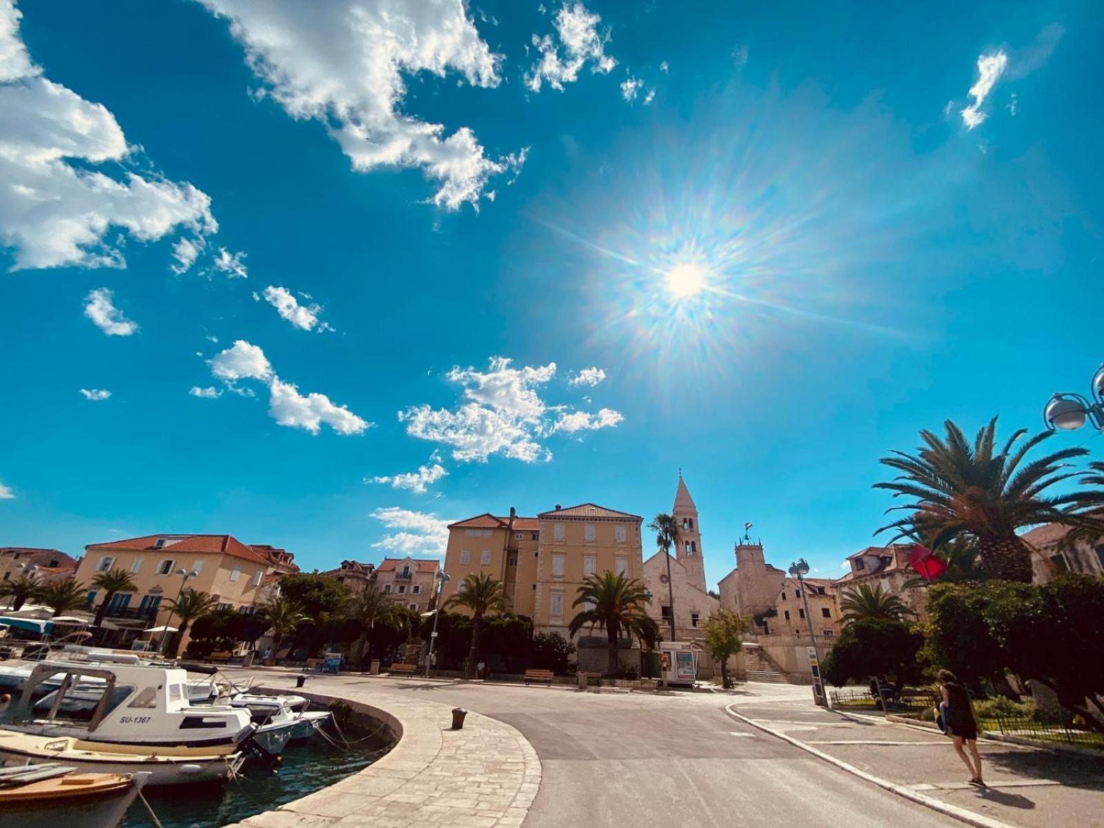 Apartments Sandra In The Historical Center Of The City Supetar Exteriör bild