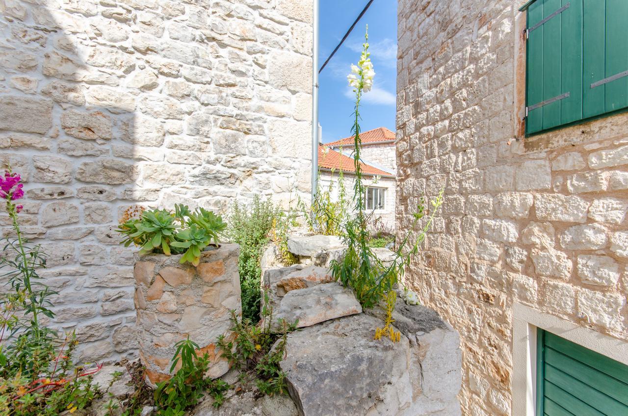 Apartments Sandra In The Historical Center Of The City Supetar Exteriör bild