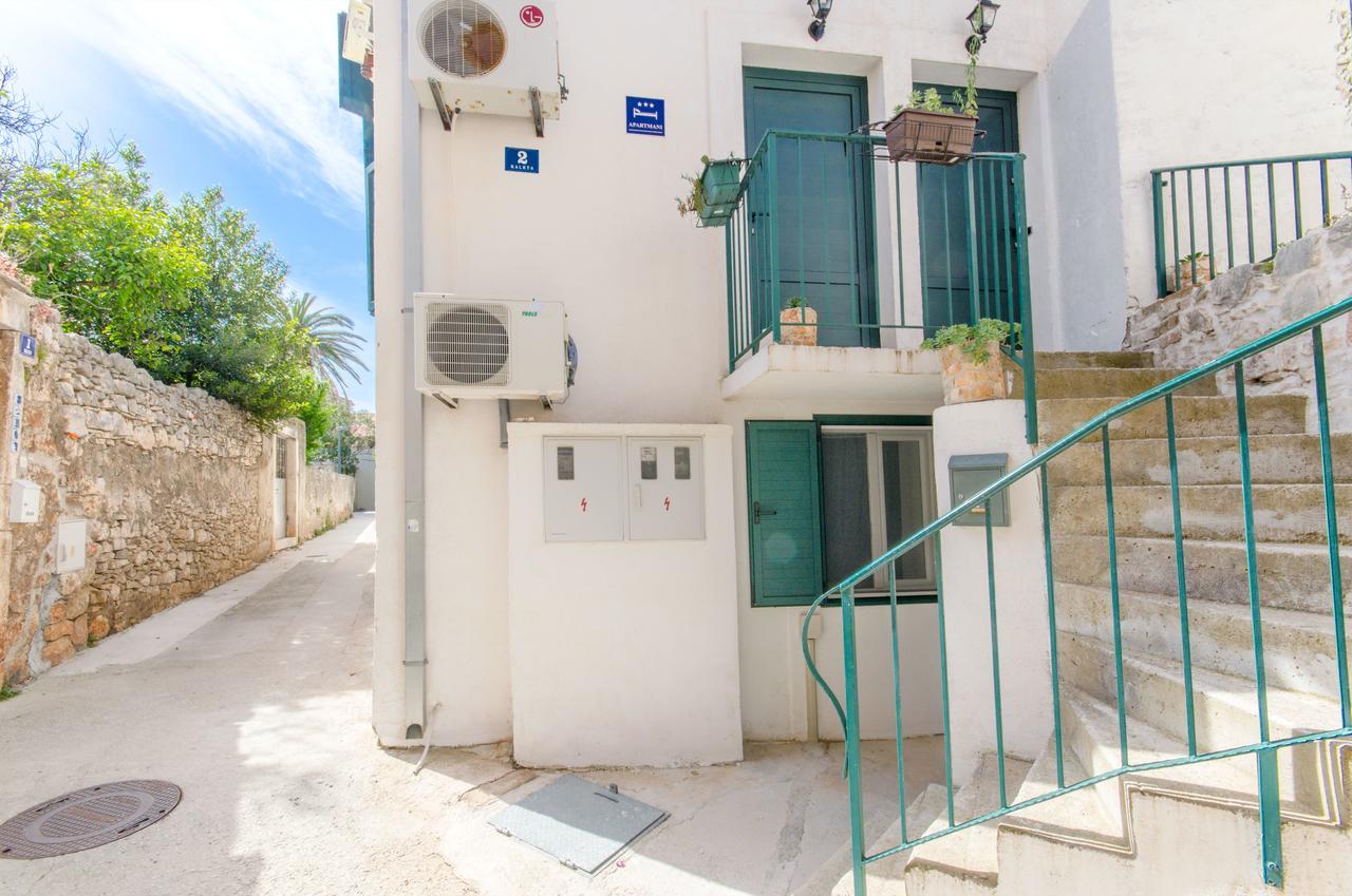 Apartments Sandra In The Historical Center Of The City Supetar Exteriör bild